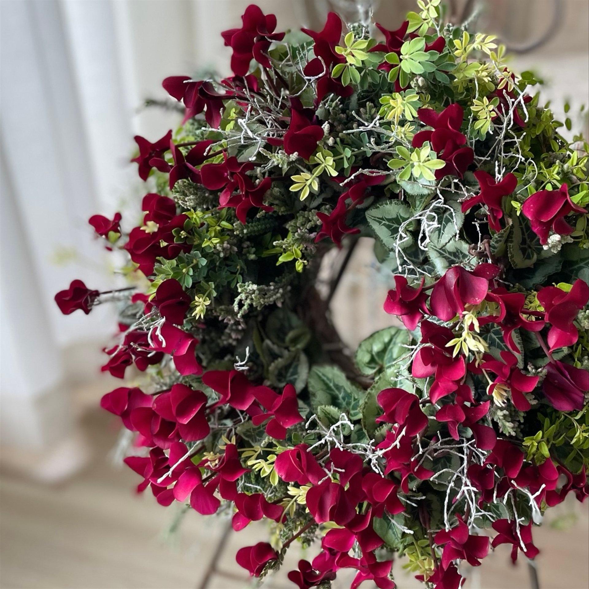 深紅のガーデンシクラメンの寄せ植えリース☆*:.｡.幸せのwreath  「赤いドレスの小さな淑女」.｡.:*☆ | 2枚目