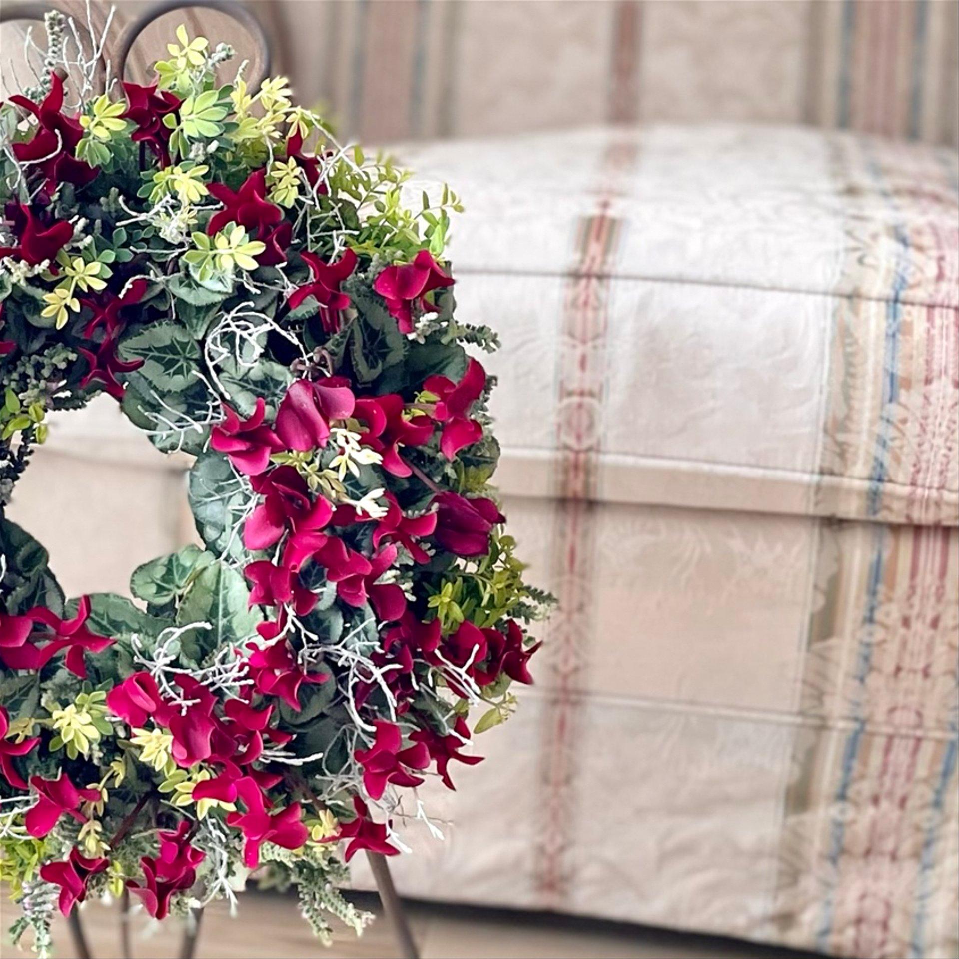 深紅のガーデンシクラメンの寄せ植えリース☆*:.｡.幸せのwreath  「赤いドレスの小さな淑女」.｡.:*☆ | 9枚目